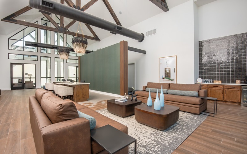 a spacious clubroom with lounge seating